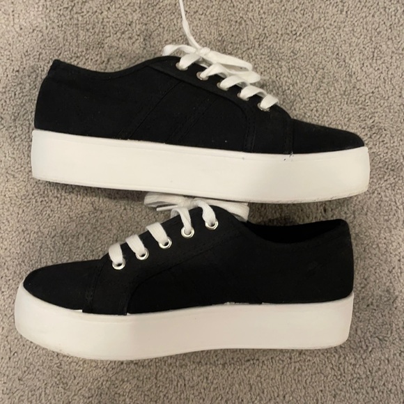 Forever 21 black and white canvas platform shoes. Size 8 in women’s - Picture 1 of 7